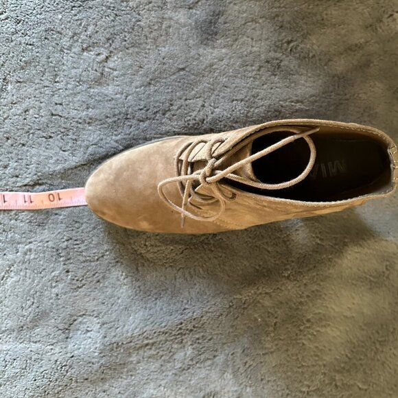 Taupe Suede Ankle Booties Round Toe Short Heel MIA Size 8.5 - Picture 5 of 10